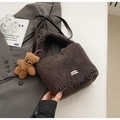 Sac seau en peluche marron foncé avec breloque ours et étiquette logo CLEAR tissée - Café avec Pendentif