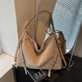 Große beige Retro-Einkaufstasche aus Leder mit verstellbaren Silberschnallen - Tote Bag (Khaki) / Khaki
