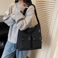 Borsa tote nera in tela con ampie tasche anteriori e tracolla regolabile per donna - Nero