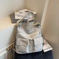 Borsa tote in tela beige con tasche anteriori e dettagli con cerniera argentata - Bianco