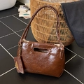 Braune Vintage-Tote-Bag aus Ölwachsleder mit Hohlgriff und kleiner Münztasche an Kette - Braun