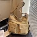 Borsa tote in tela color kaki senape con tasche frontali e tracolla larga morbida - Cachi