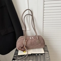 Minimalistische taupe-matte Wildleder Bowling-Tasche mit silbernen Reißverschlüssen - Grau Mit Anhänger
