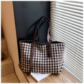 Klassische Houndstooth-Tragetasche mit dunkelbraunen Ledergriffen für Herbst und Winter - Hahnentritt Braun