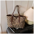 Schicke Tragetasche mit Leopardenmuster und braunen Ledergriffen für Herbst und Winter - Leopard Braun