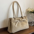 Retro beige Wildleder-Einkaufstasche mit dekorativer Schnalle und langen Schultergurten - Khaki