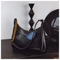 Sac hobo noir chic en cuir verni brillant avec bandoulière chaîne dorée épaisse - Noir