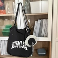 Borsa tote in nylon nero di grande capacità con scritte bianche e ciondolo - Nero