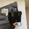 Borsa tote nera con stampa leopardata, finiture dorate e tracolla regolabile - Nero