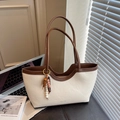 White and brown woven tote bag with wooden bead charm and ChisZan brand logo detail - Cream White With Pendant
