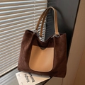 Große dunkelbraune Shopper-Tasche mit khakifarbenem Fach und Metallring-Griffen - Kaffeebraun