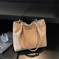 Minimalistische große khakifarbene Wildleder-Einkaufstasche mit Kettenriemen und Tasche - Khaki