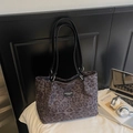 Borsa tote leopardata grigio scuro con manici in pelle nera e anelli metallici argento - Nero senza Ciondolo