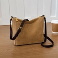 Caramel suède schoudertas met verstelbare bruine leren riem en gouden rits - Khaki
