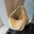 Grande borsa a tracolla giallo pallido a forma di mezzaluna con trama a nido d'ape - Giallo