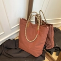 Terrakotta-Tote-Bag aus Nylon mit schwarz-weiß gewebten Seilgriffen für Pendler - Orangerot