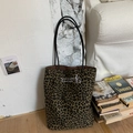 Sac cabas en toile léopard avec broderie lévrier et slogan Joy and Laughter inspirant - Vertical