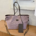 Sac fourre-tout à motif léopard rose et violet avec petite pochette et logo - Léopard Rose