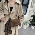 Sac bandoulière rétro en daim marron foncé avec chaîne dorée et fine bandoulière - Marron