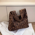 Borsa tote vintage con stampa leopardata in tessuto marrone e nero con manici - Stampa leopardata
