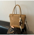 Borsa a secchiello a pieghe kaki marrone con doppi manici e ciondolo moda a tracolla - Cachi