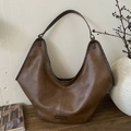 Borsa tote vintage marrone scuro in ecopelle plissettata con dettaglio logo metallico - Marrone