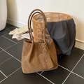Grand sac cabas en daim marron mat avec bandoulière et petite pochette assortie - Sac Fourre-Tout Avec Mini Pochette / Marron