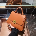Bolso de mano retro en cuero marrón caramelo con hebilla dorada y asa para mujer - Caramelo
