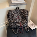 Leoparden-Leinwand-Rucksack mit roter Bestickung und praktischem Kordelzugverschluss - Lila