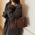 Borsa a spalla vintage in pelle scamosciata marrone scuro con fibbie metalliche - caffè