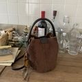 Secchiello vintage in pelle scamosciata marrone scuro con perline e ciondolo floreale - Caffè con Ciondolo