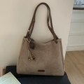 Mokkabruine suède shopper met harthanger en verstelbare schouderbanden voor dames - Met Hanger / Khaki Met Hanger