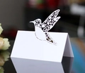 Segnaposto matrimonio a forma di colibrì bianco tagliato al laser con fiori - Bianco