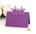 Détail du marque-place violet découpé au laser avec motif d'étoile pour mariage - Violet foncé