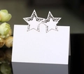 Détail de marque-places blancs avec étoiles découpées au laser pour décoration de mariage - Blanc