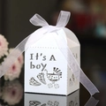 Μπλε κουτί δώρου 'It's A Boy' με σχέδιο καρότσι και λευκή κορδέλα για baby shower - Λευκό