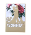 Dettaglio di un invito di nozze tagliato al laser con sagome dorate e fodera floreale - Beige Oro