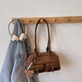 Sac bandoulière vintage marron en daim avec deux poches et breloque ours en peluche - Marron (Avec Pendentif)