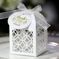 Boîte cadeau mariage découpée au laser blanche avec ruban argenté et étiquette - Style avec Étiquette