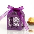 Boîte à bonbons violette découpée au laser avec motifs et nœud en ruban satin - Violet foncé