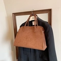 Braune Handtasche aus Wildleder im Vintage-Stil mit minimalistischen Nähten - Große Größe Braun