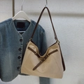 Grande borsa hobo beige in pelle scamosciata con tracolla marrone e anello - Beige Senza Pendente