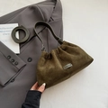 Sac seau en daim vert foncé avec logo métallique et fermeture à cordon de serrage - Sans pendentif / Vert
