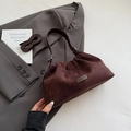 Sac seau en daim marron foncé avec texture plissée et bandoulière réglable - Sans pendentif / Marron