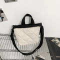 Elegante borsa a secchiello trapuntata bicolore con tracolla in tessuto - Bianco