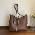 Braune geflochtene Hobo-Tasche mit Vintage-Textur und schickem Schultergurt - Braun