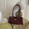 Retro burgundy underarm bucket bag with gold lock and textured faux leather finish - Red (No Pendant)