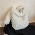 Bolso de hombro elegante blanco crema en felpa con textura suave de piel de oveja sintética - Blanco Roto