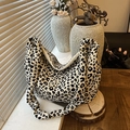 Sac fourre-tout chic en toile à imprimé léopard noir et blanc avec fermeture éclair - Blanc