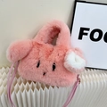 Borsa a tracolla in peluche rosa con pelliccia di coniglio e ricamo a cartone - Rosa